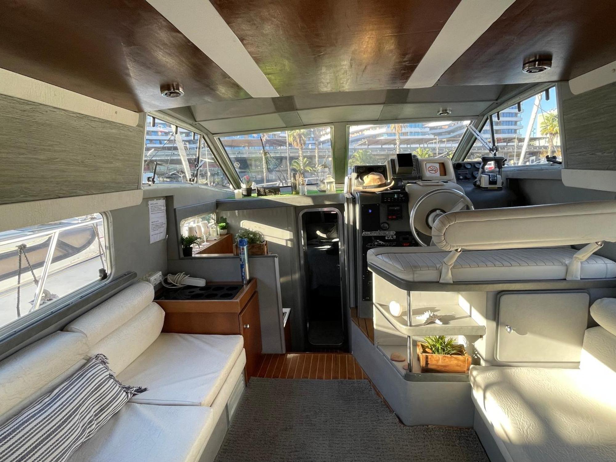 The Floating Home Сан-Адриан-де-Бесос Экстерьер фото